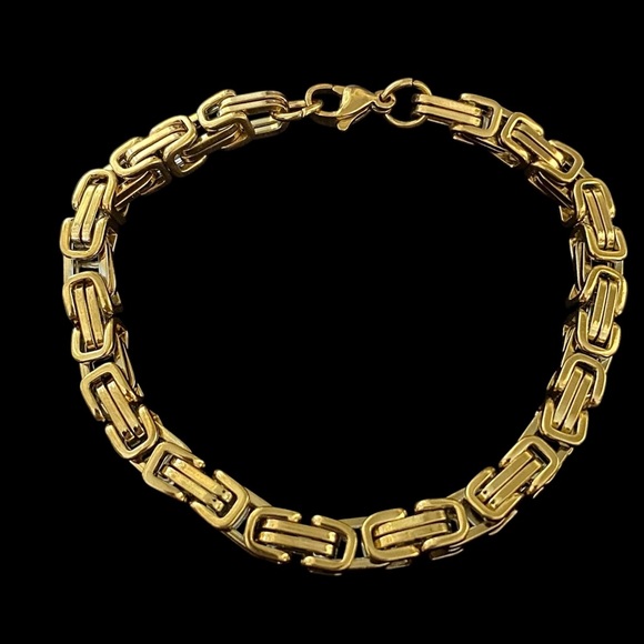 18k Gold plated Stainless Steel Byzantine 8.3 inch long and 7mm width bracelet - Picture 5 of 7